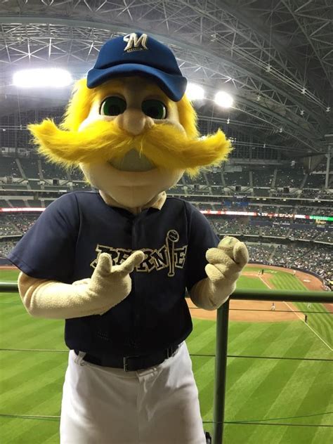 Milwaukee brewers official mascot